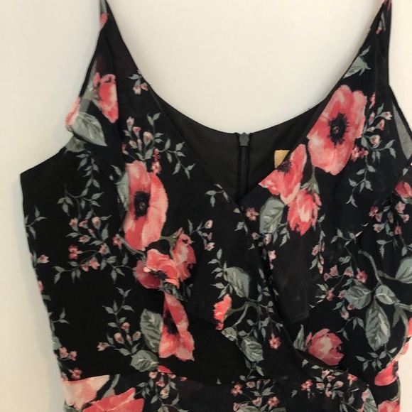 Black Swan Dress with Roses XS - Picture 3 of 10